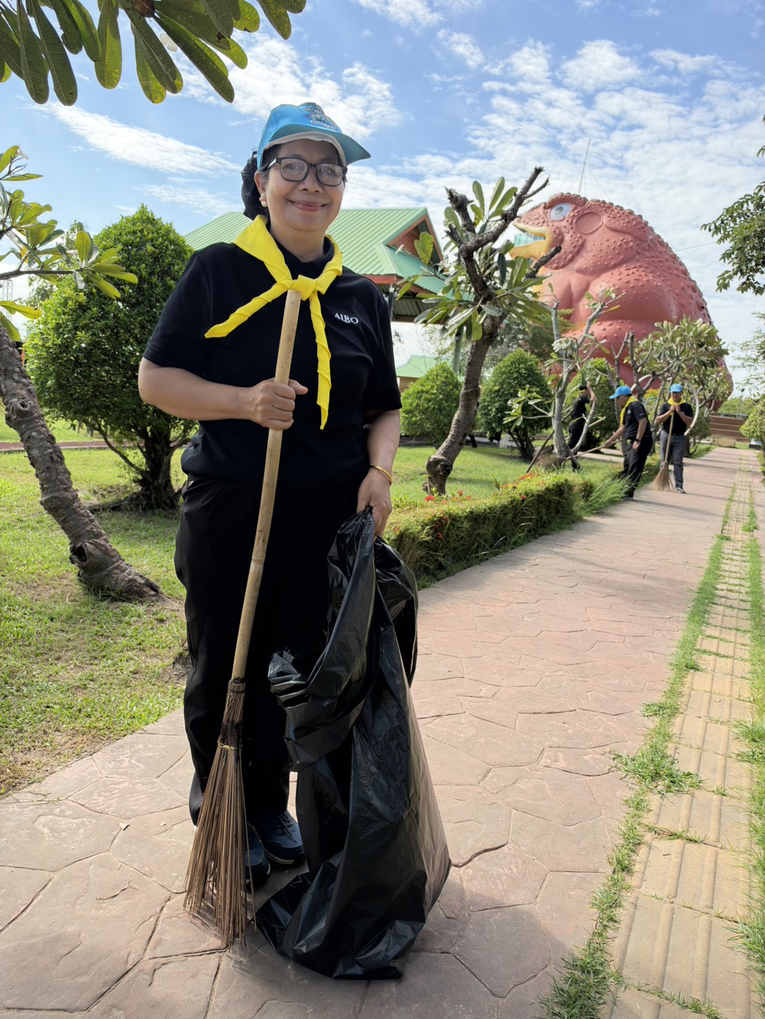 title - ส.ป.ก.ยโสธร ร่วมกิจกรรมจิตอาสาพัฒนา เนื่องในวันคล้ายวันสวรรคต  พระบาทสมเด็จพระจุลจอมเกล้าเจ้าอยู่หัว (วันปิยมหาราช)
